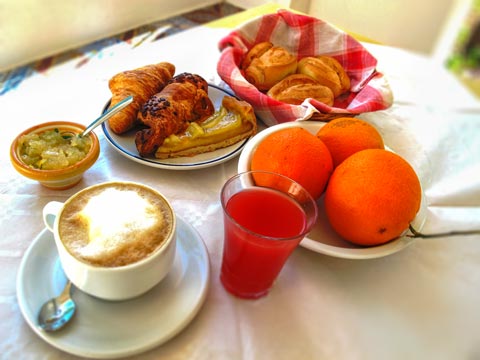 Colazione siciliana dell'albergo Brasile a Stromboli